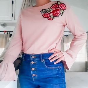 Hannah scoop neck bell sleve sweater. Rose embroidered near left shoulder. 🌹70s